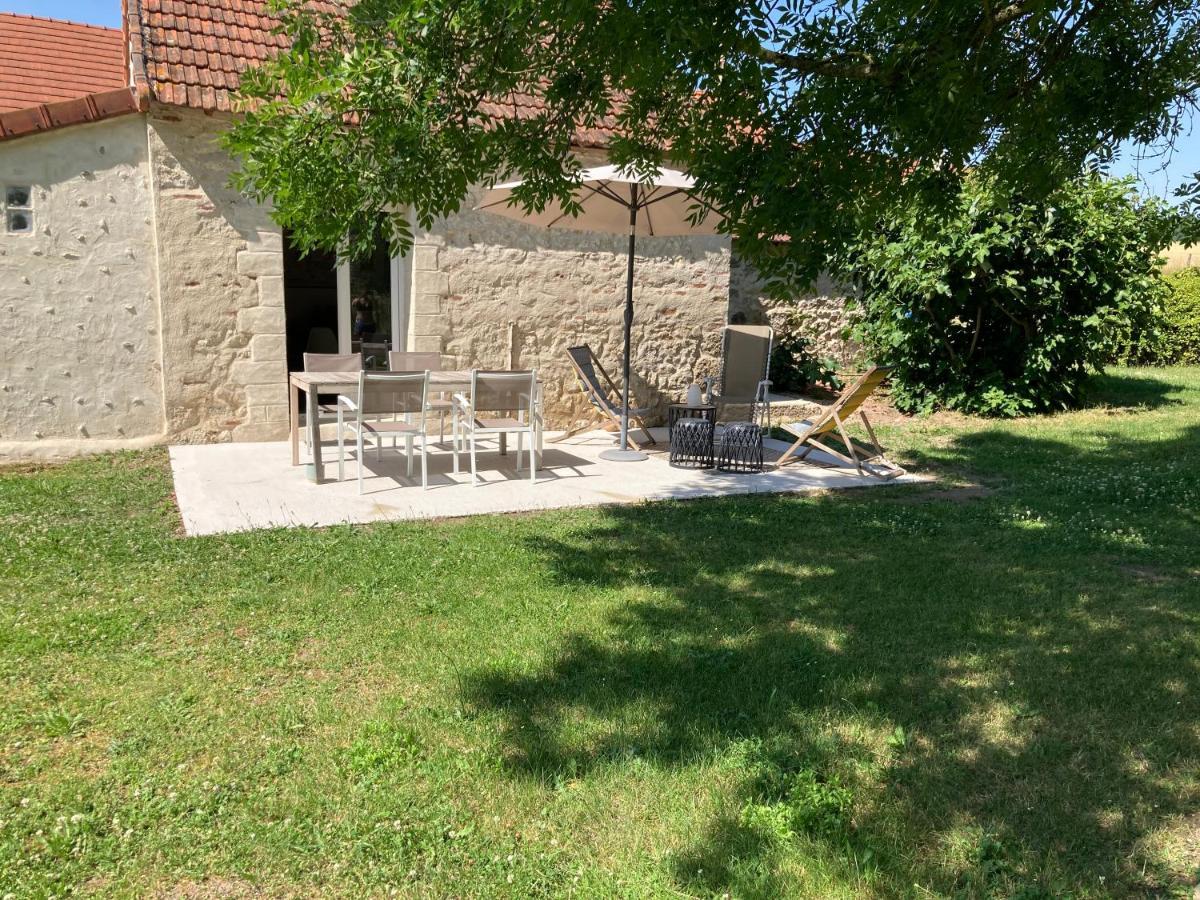 Petite Maison A La Campagne Saint-Germain-des-Fosses Exterior foto